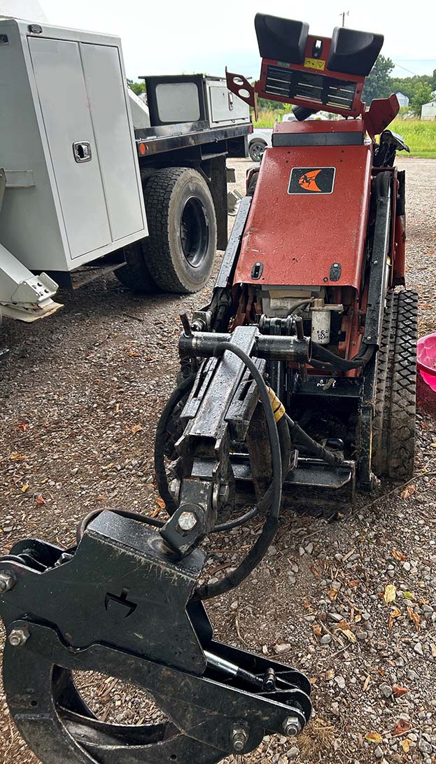 2021 Ditch Witch SK 1050 Skid Steer - Image 4