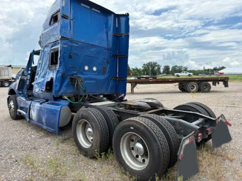 2021 International LT625 - Image 3