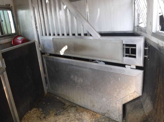 2021 SMC SL8313SSR Horse Trailer - Image 13