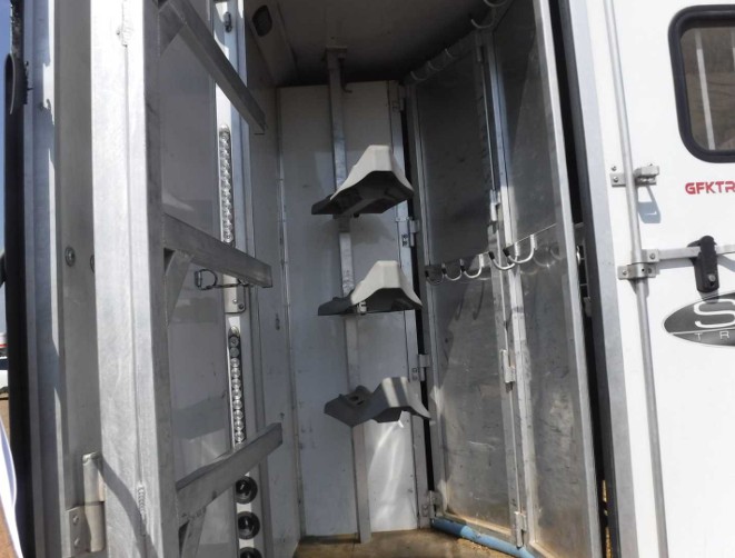 2021 SMC SL8313SSR Horse Trailer - Image 17