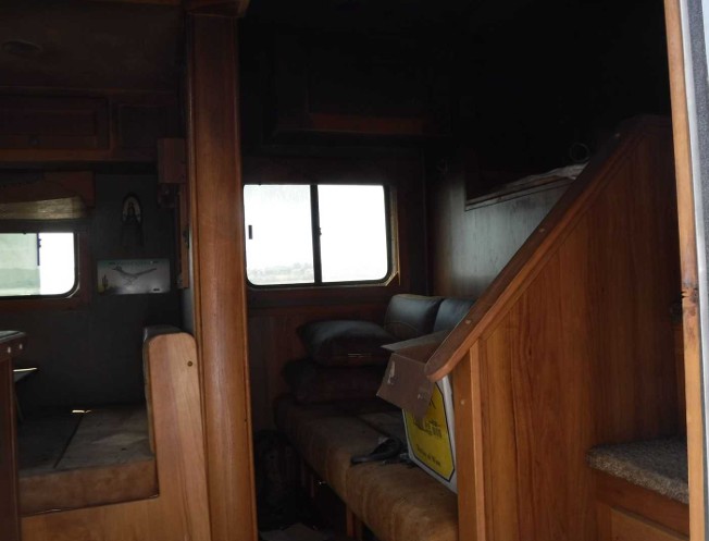 2021 SMC SL8313SSR Horse Trailer - Image 24