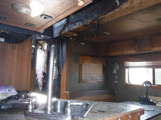 2021 SMC SL8313SSR Horse Trailer - Image 25