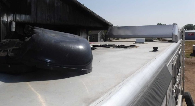 2021 SMC SL8313SSR Horse Trailer - Image 34