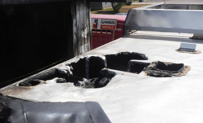 2021 SMC SL8313SSR Horse Trailer - Image 36