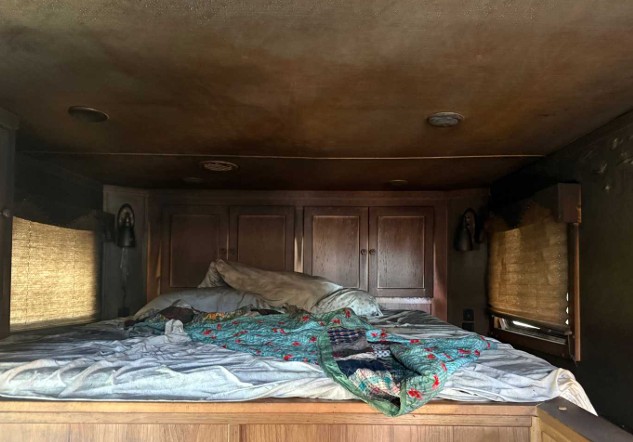 2021 SMC SL8313SSR Horse Trailer - Image 40