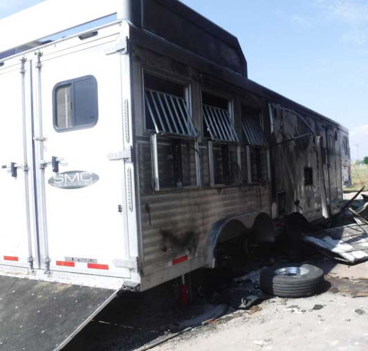 2021 SMC SL8313SSR Horse Trailer - Image 5