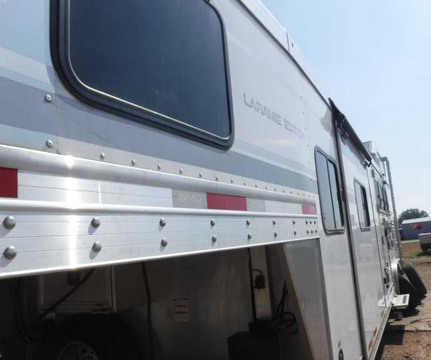 2021 SMC SL8313SSR Horse Trailer - Image 6