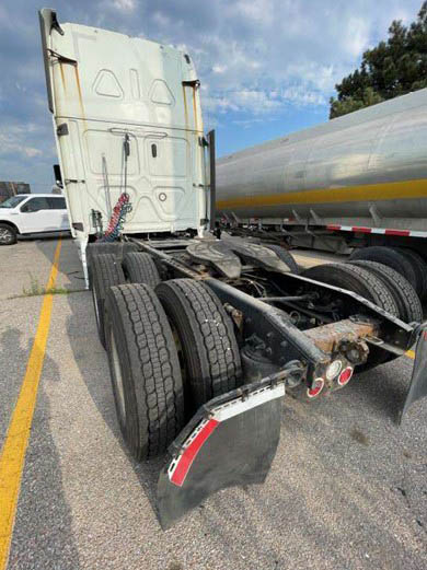 2022 Freightliner Cascadia - Image 11