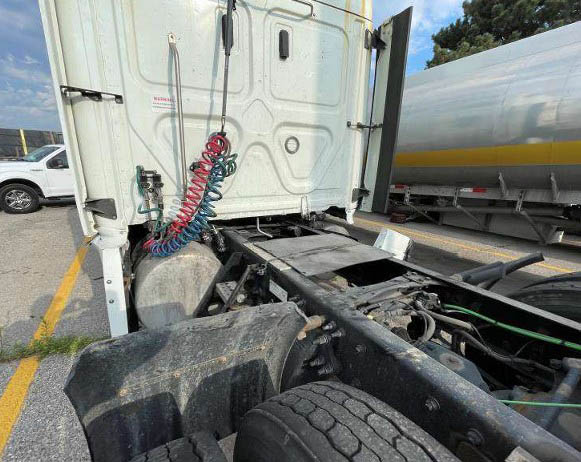 2022 Freightliner Cascadia - Image 12