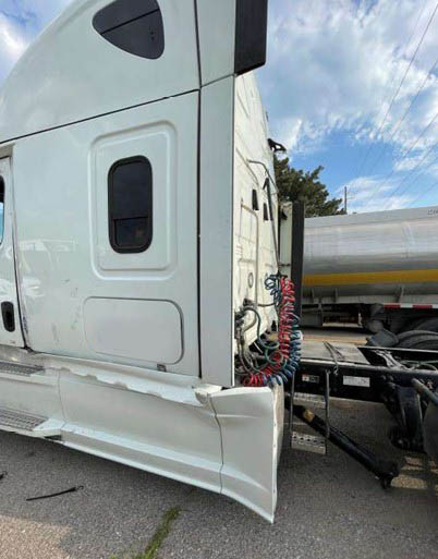 2022 Freightliner Cascadia - Image 14
