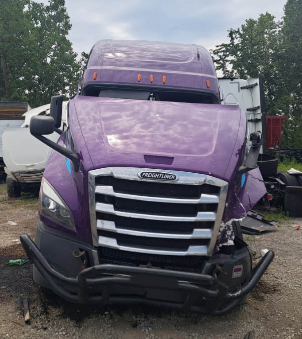 2022 Freightliner Cascadia - Image 2