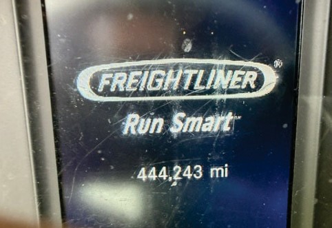 2022 Freightliner Cascadia - Image 25