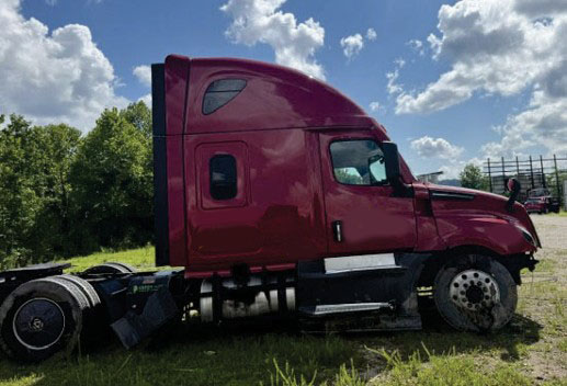 2022 Freightliner Cascadia - Image 3