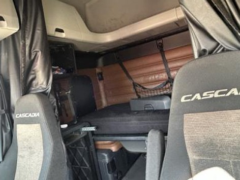 2022 Freightliner New Cascadia - Image 5