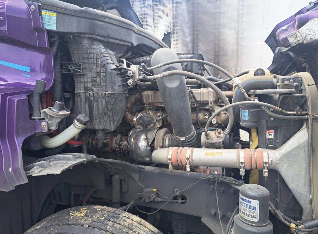 2022 Freightliner Cascadia - Image 7