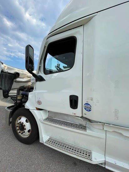 2022 Freightliner Cascadia - Image 8