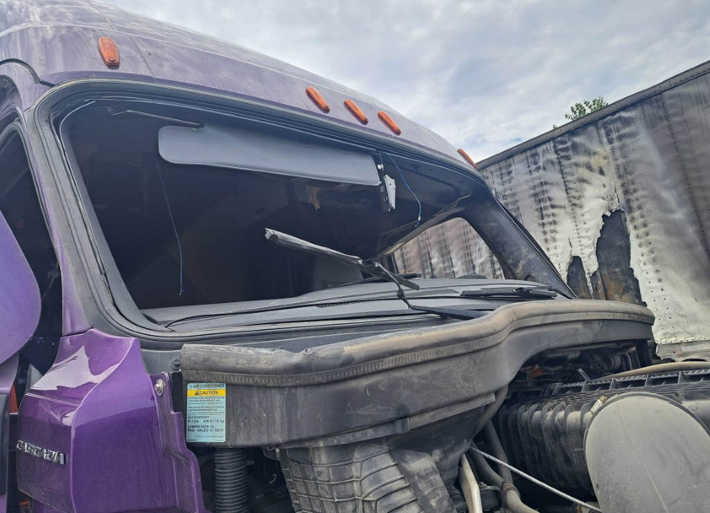2022 Freightliner Cascadia - Image 8