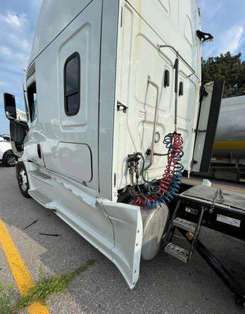 2022 Freightliner Cascadia - Image 9