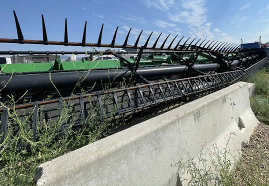 2022 John Deere HD50R Header and Trailer - Image 2