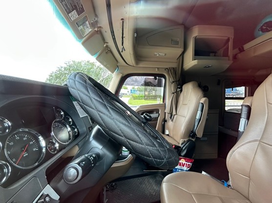2022 Kenworth T680 - Image 18