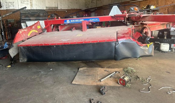 2022 New Holland 210 Discbine - Image 2