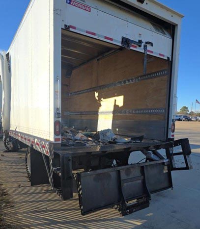 2023 Chevrolet LCF 4500 Box Truck - Image 3