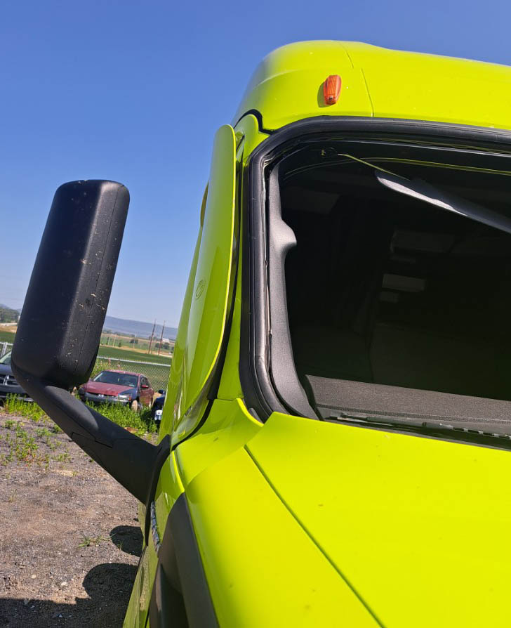 2023 Freightliner Cascadia - Image 15