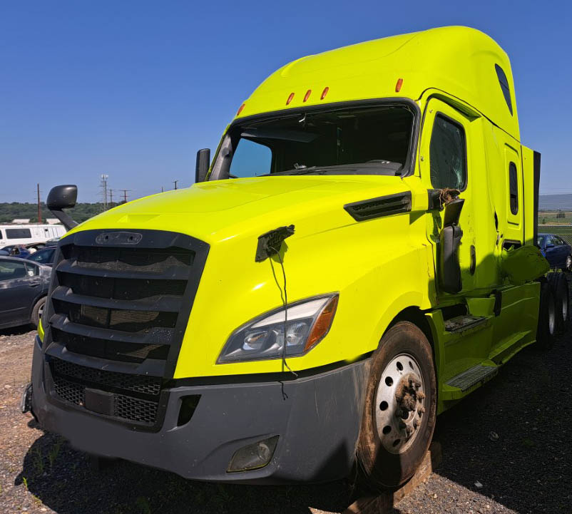 2023 Freightliner Cascadia - Image 2