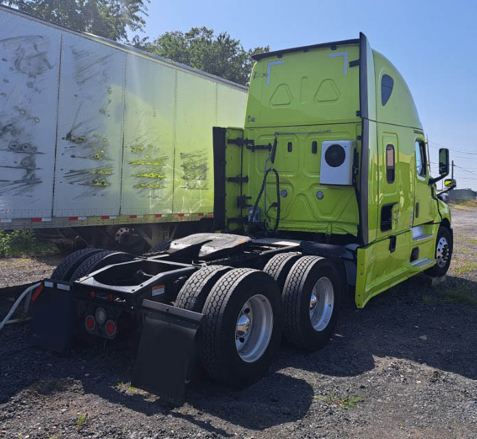 2023 Freightliner Cascadia - Image 4