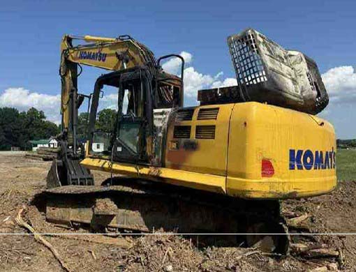2023 Komatsu PC210LC-11 Excavator - Image 3