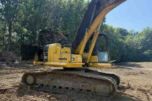 2023 Komatsu PC210LC-11 Excavator - Image 4