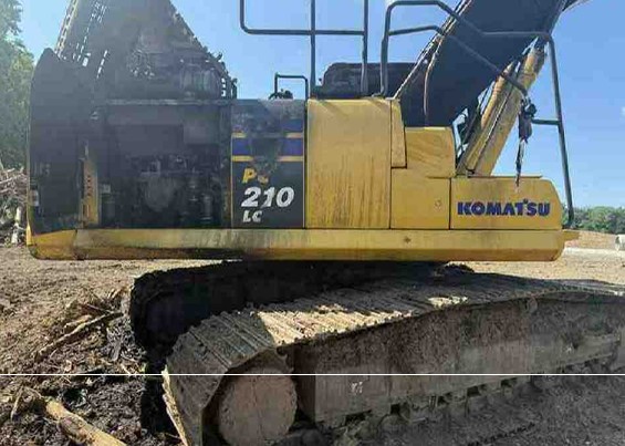 2023 Komatsu PC210LC-11 Excavator - Image 5