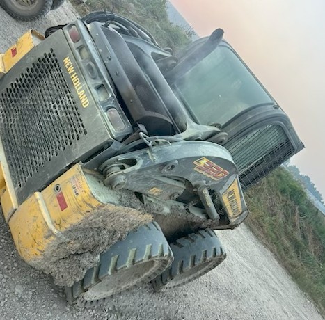 2023 New Holland L320 Skid Steer - Image 4