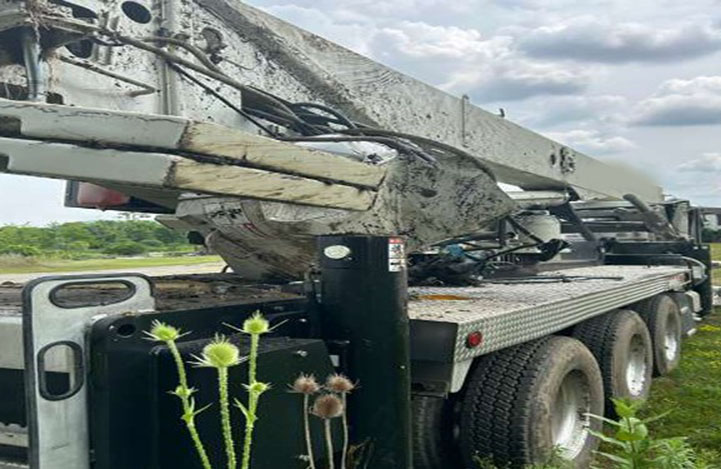 2023 Peterbilt 567 Crane Truck - Image 18