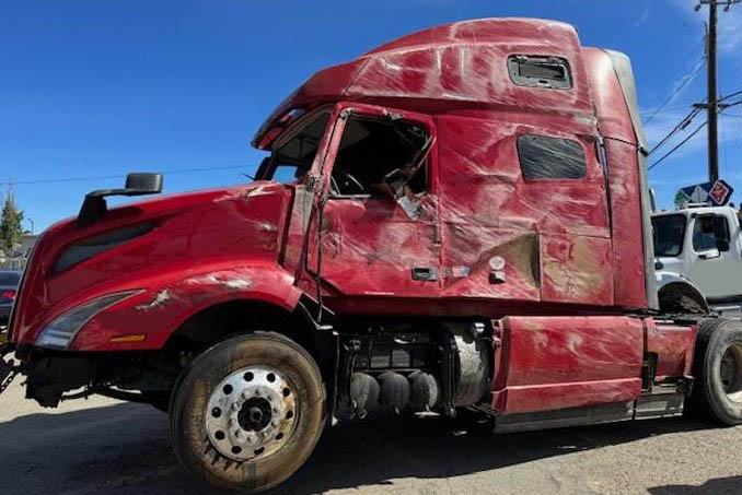 2023 Volvo VNL 760 - Image 3