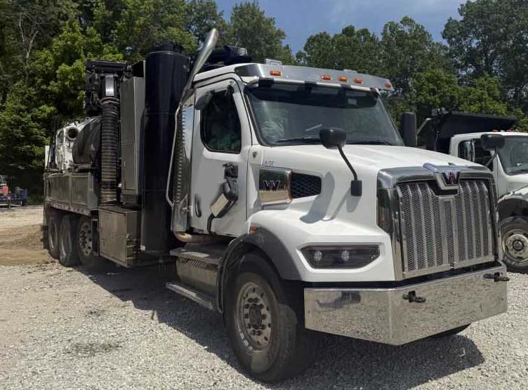 2024 Western Star 47X W Vactor TruVac - Image 2