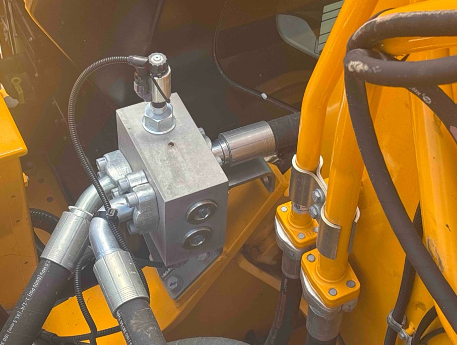 2025 JCB 370X Excavator - Image 12