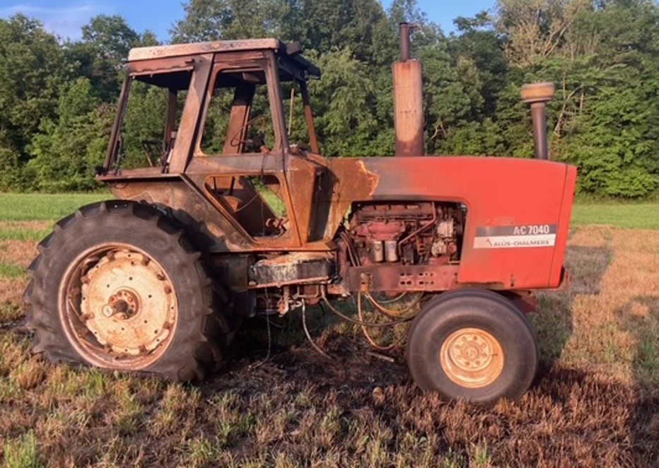 Allis-Chalmers 7040 Tractor - Image 3