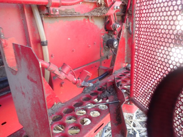 1995 CASE IH 2166 Combine - Image 17
