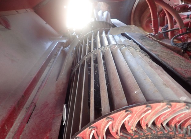 1995 CASE IH 2166 Combine - Image 22