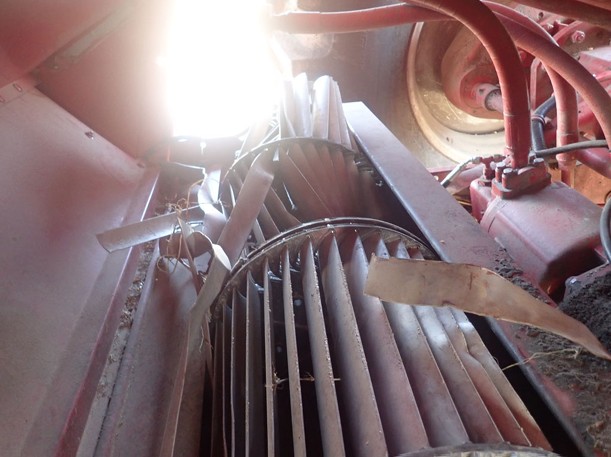 1995 CASE IH 2166 Combine - Image 23