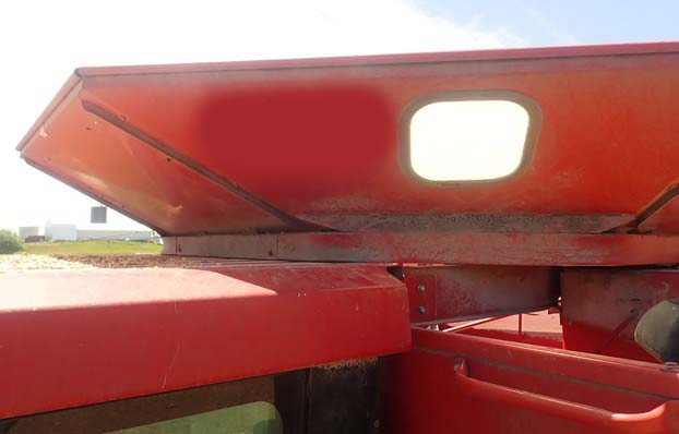 1995 CASE IH 2166 Combine - Image 28