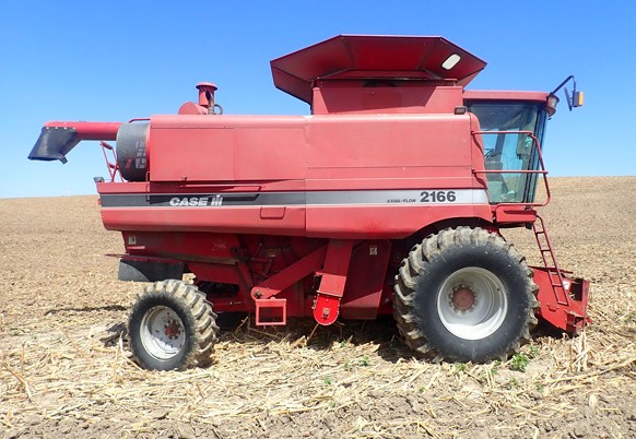 1995 CASE IH 2166 Combine - Image 3