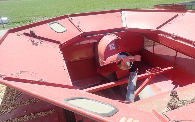 1995 CASE IH 2166 Combine - Image 30