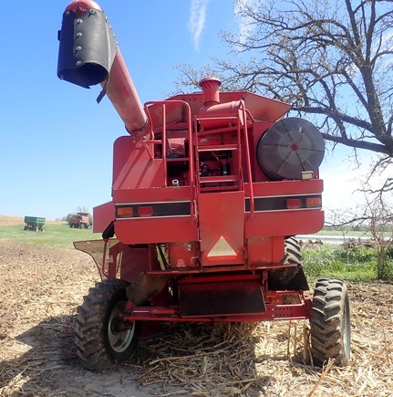 1995 CASE IH 2166 Combine - Image 4