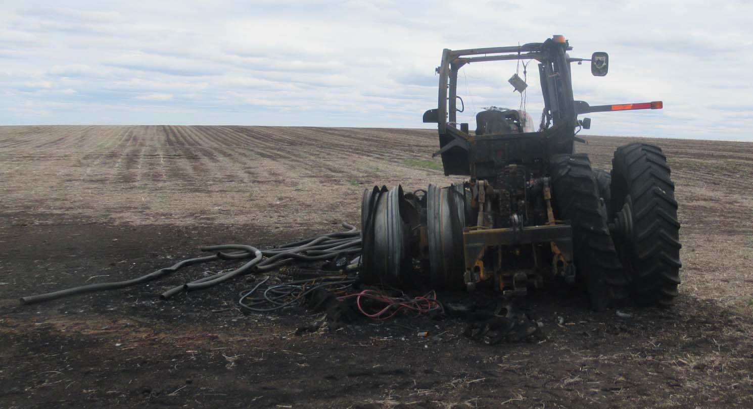 2013 CASE IH Magnum 340 Tractor - Image 2