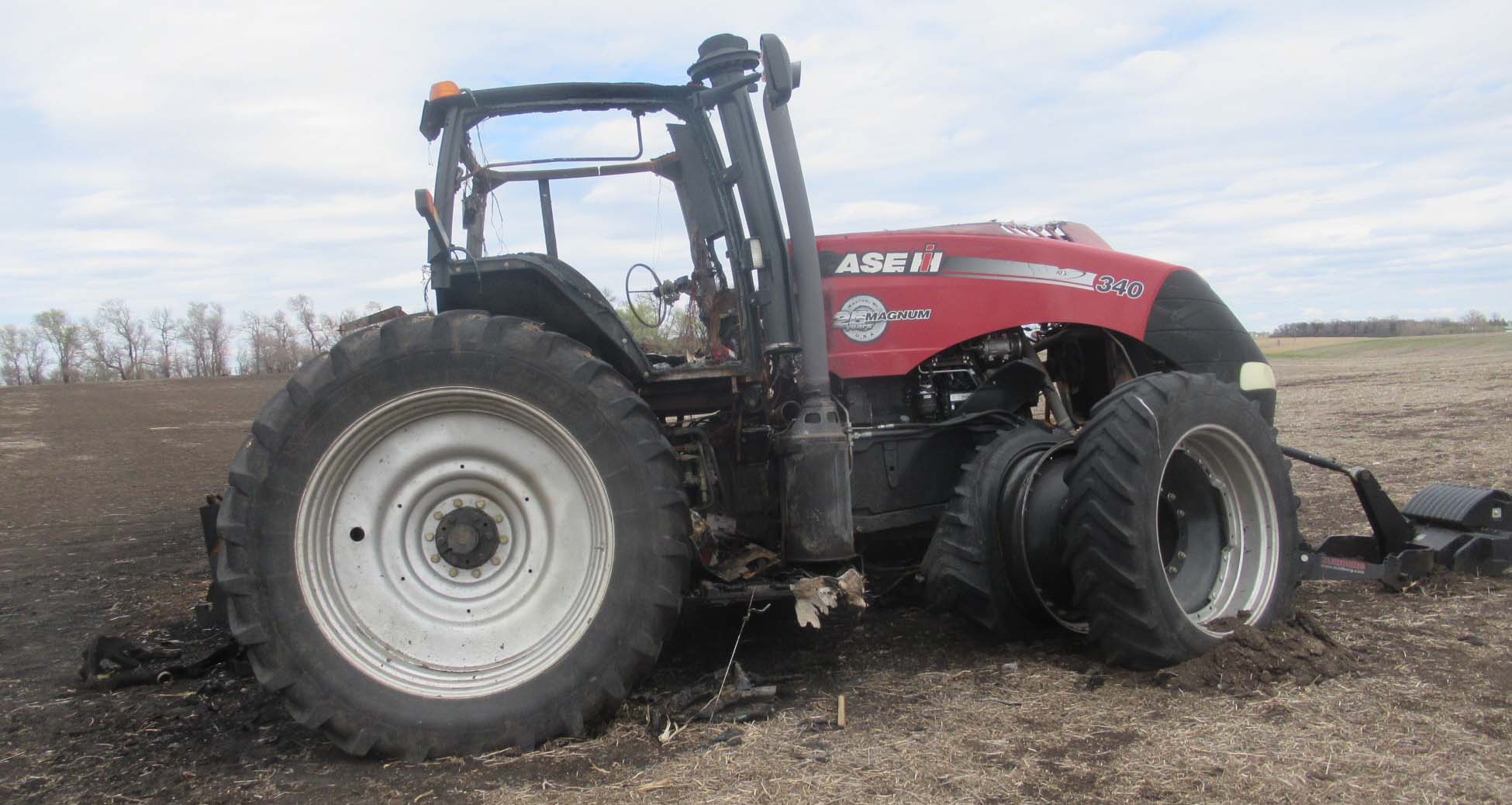 2013 CASE IH Magnum 340 Tractor - Image 3