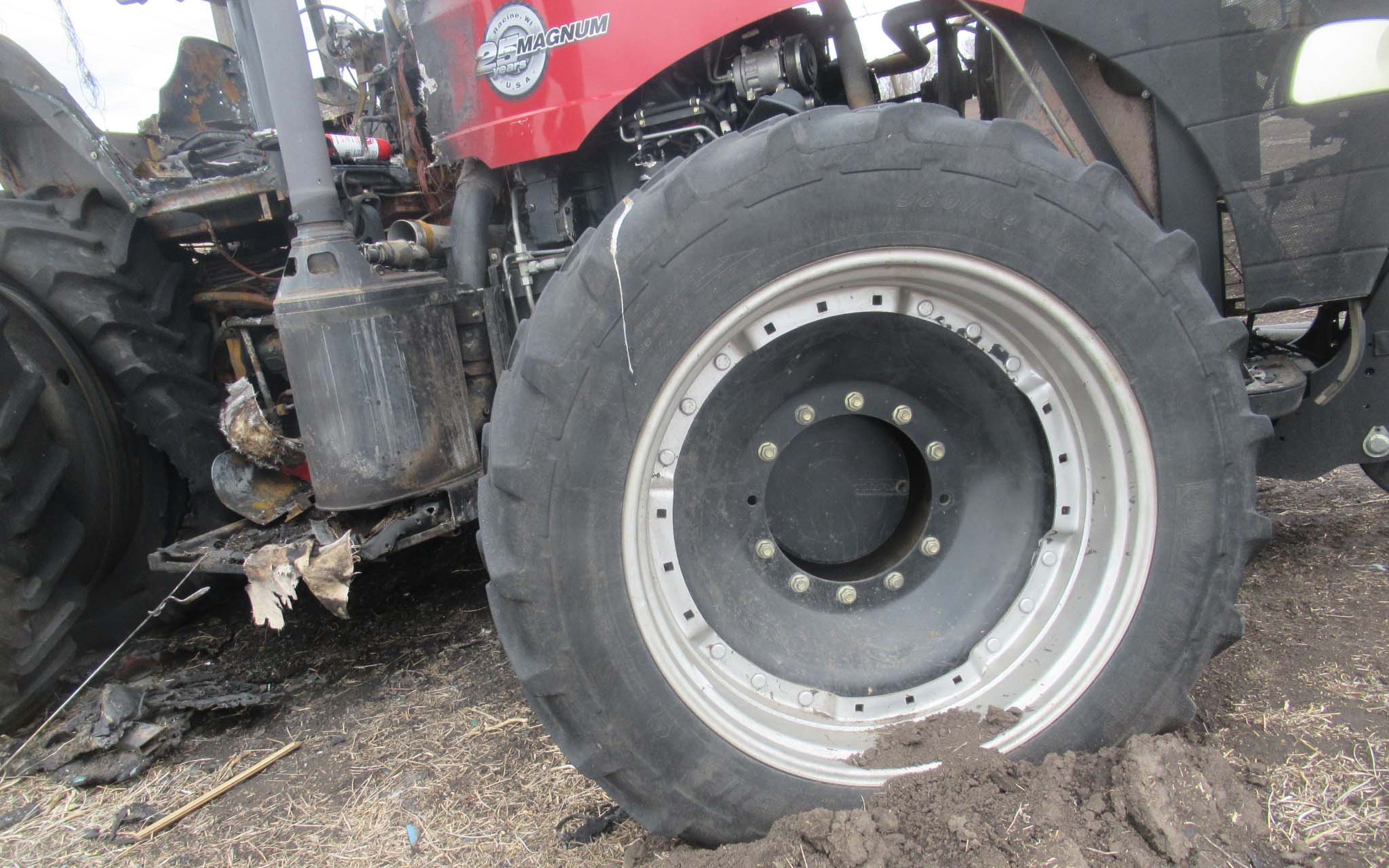 2013 CASE IH Magnum 340 Tractor - Image 7