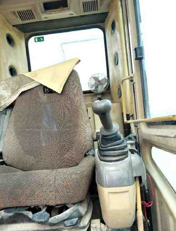 2004 Caterpillar 385B Excavator - Image 9
