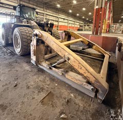 2017 Caterpillar 980 Wheel Loader - Image 2